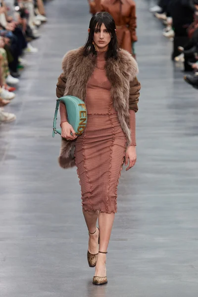 Look 25